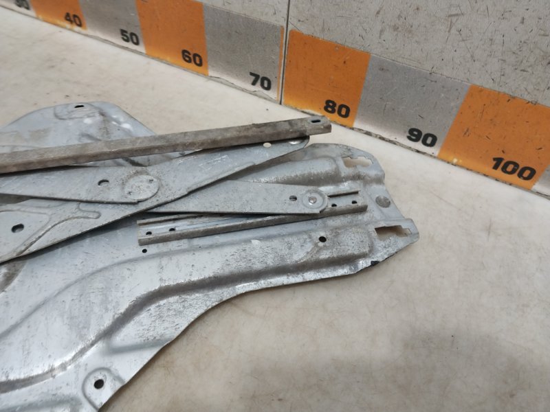 Стеклоподъемник электр. передний правый