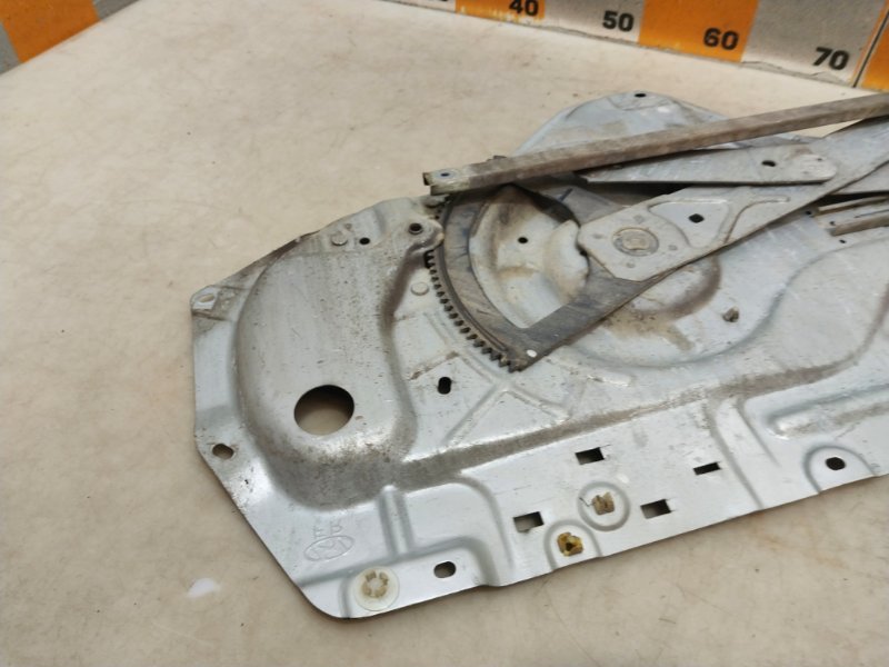 Стеклоподъемник электр. передний правый