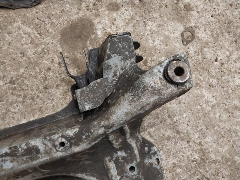 Балка подмоторная