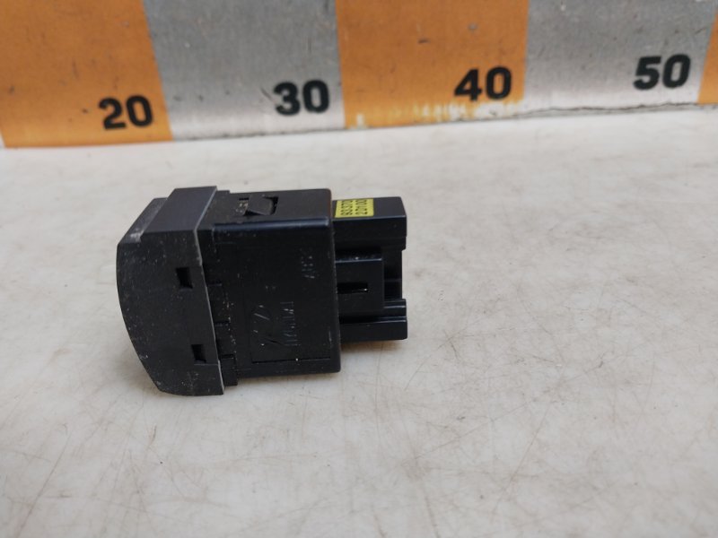 Кнопка корректора фар