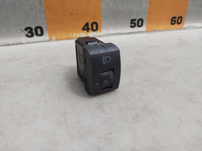 Кнопка корректора фар