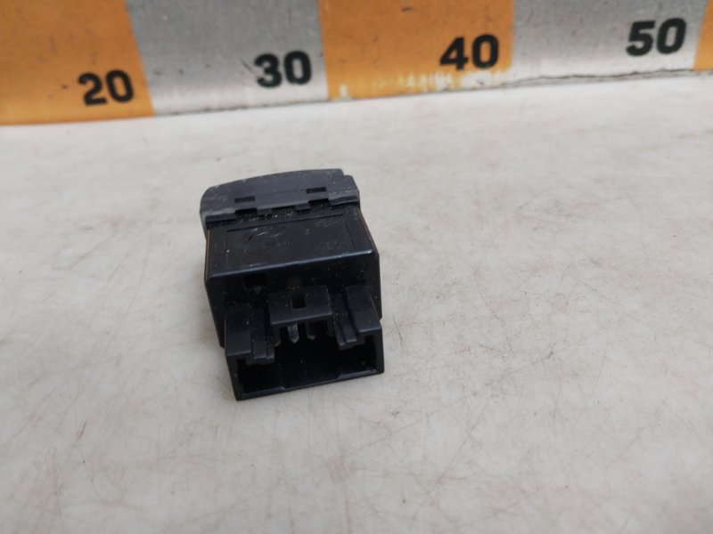 Кнопка корректора фар