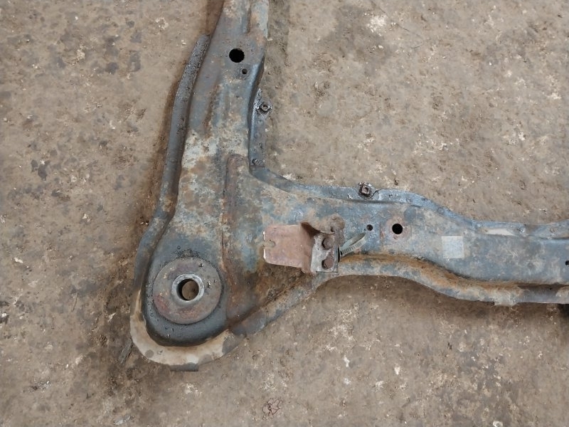 Балка подмоторная