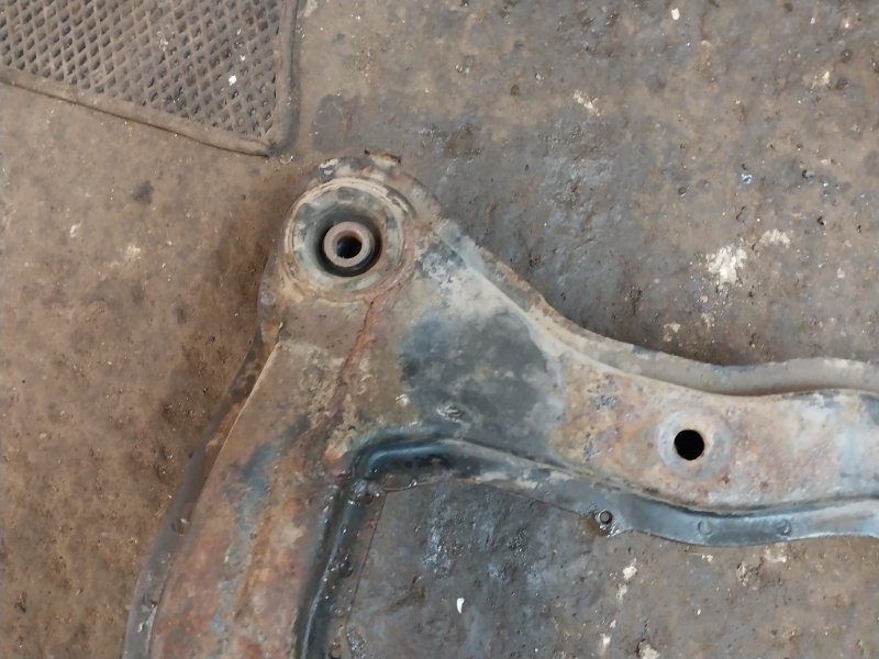 Балка подмоторная