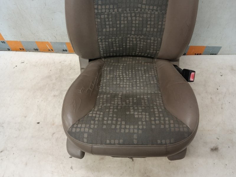 Сиденье переднее правое