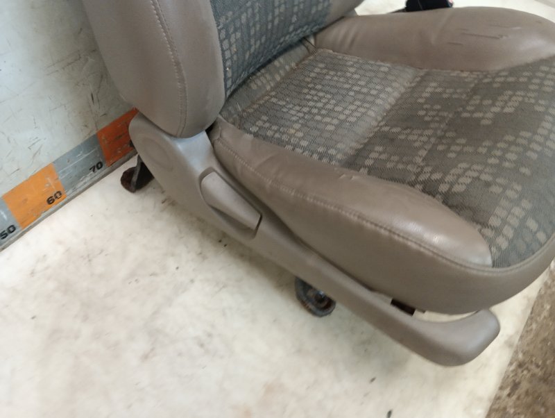 Сиденье переднее правое