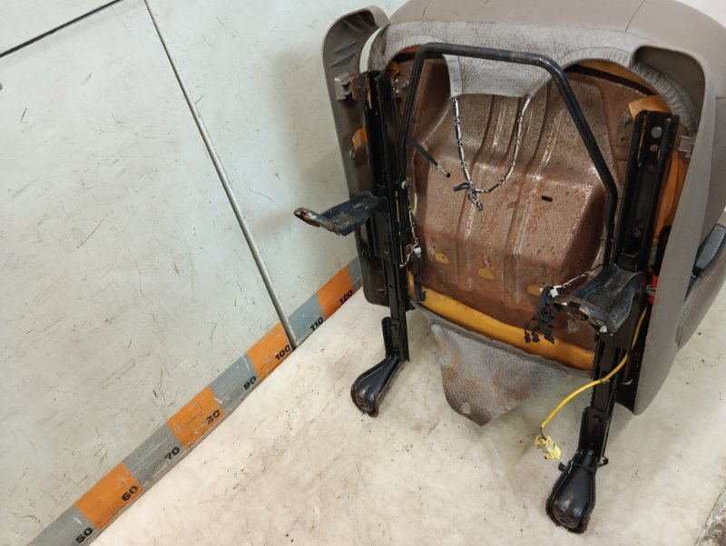 Сиденье переднее правое