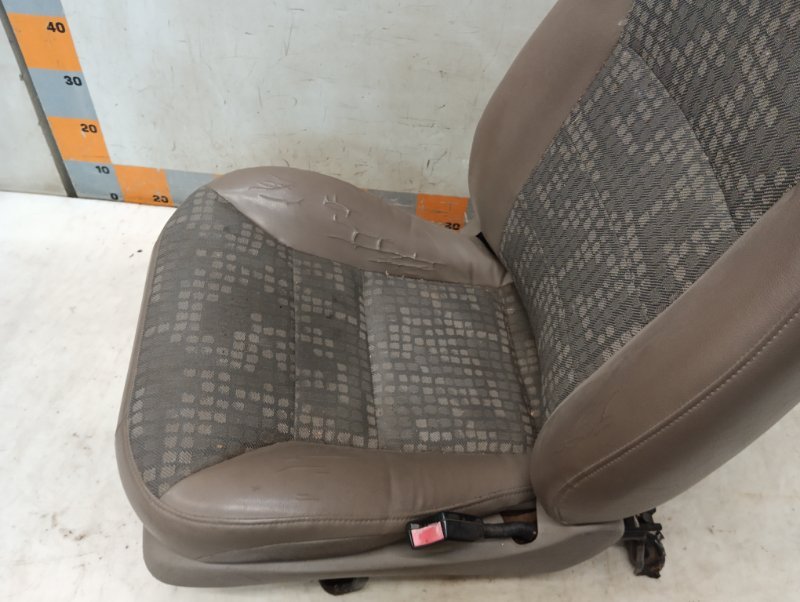 Сиденье переднее правое