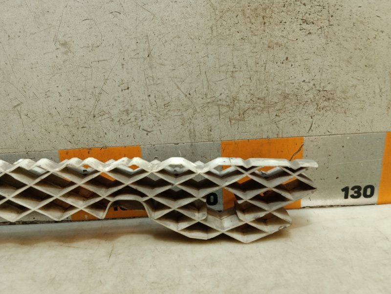 Направляющая заднего бампера