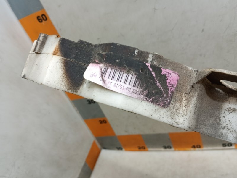 Направляющая заднего бампера