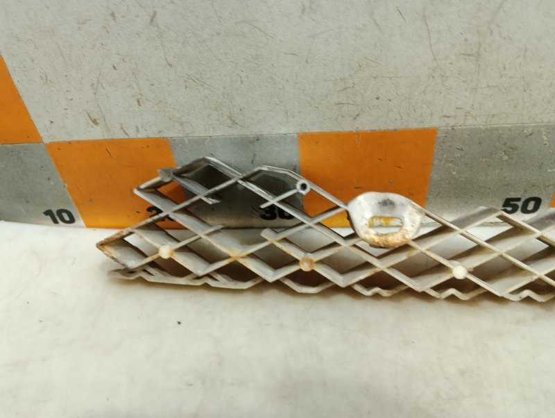 Направляющая заднего бампера