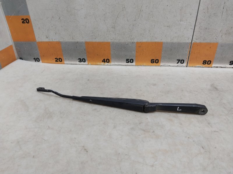 Поводок стеклоочистителя передний левый