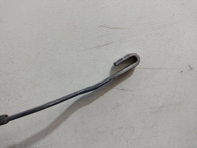 Поводок стеклоочистителя передний правый