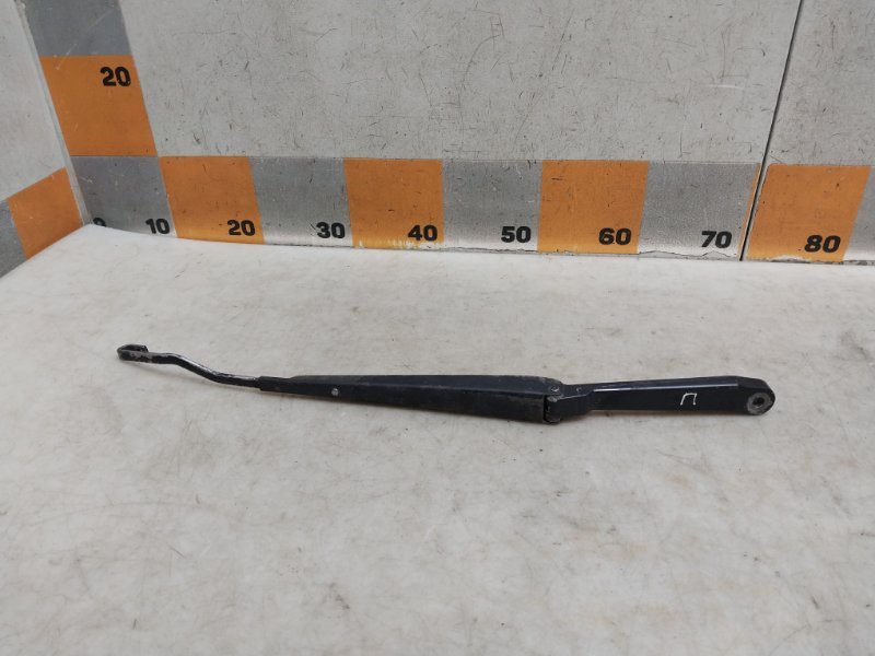 Поводок стеклоочистителя передний правый