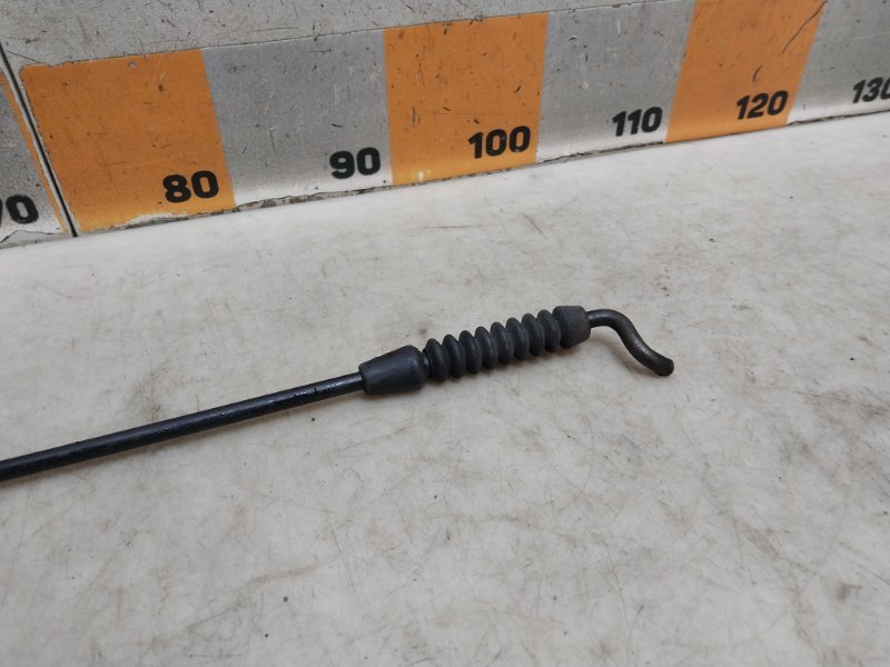 Держатель капота