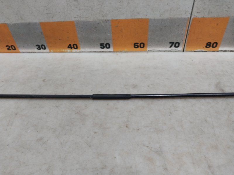 Держатель капота