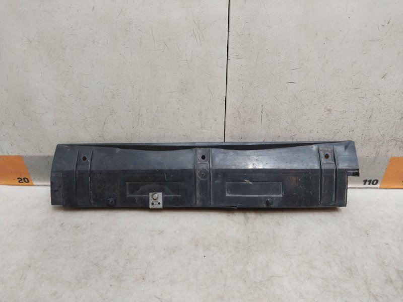 Кожух замка капота