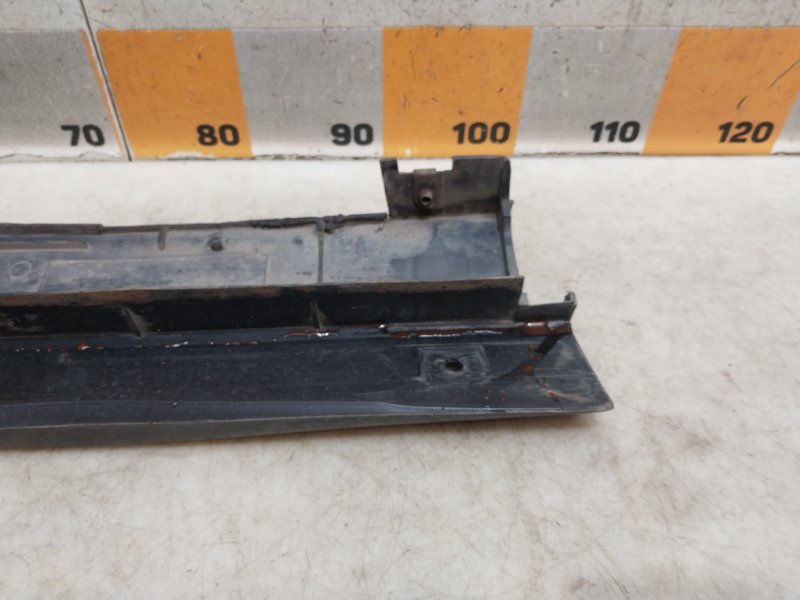 Кожух замка капота