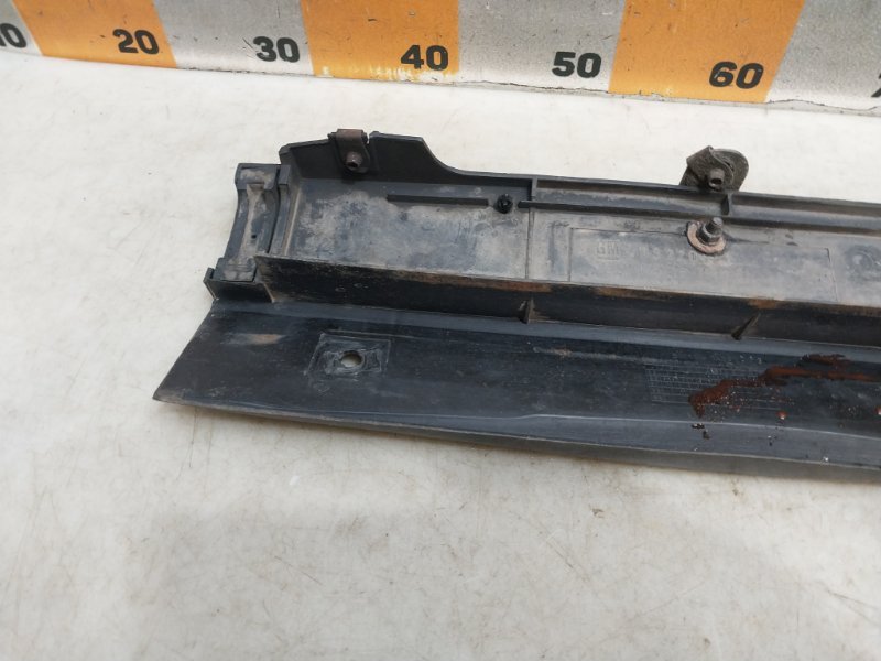 Кожух замка капота