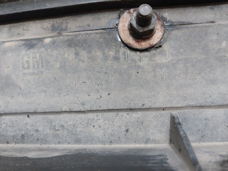 Кожух замка капота