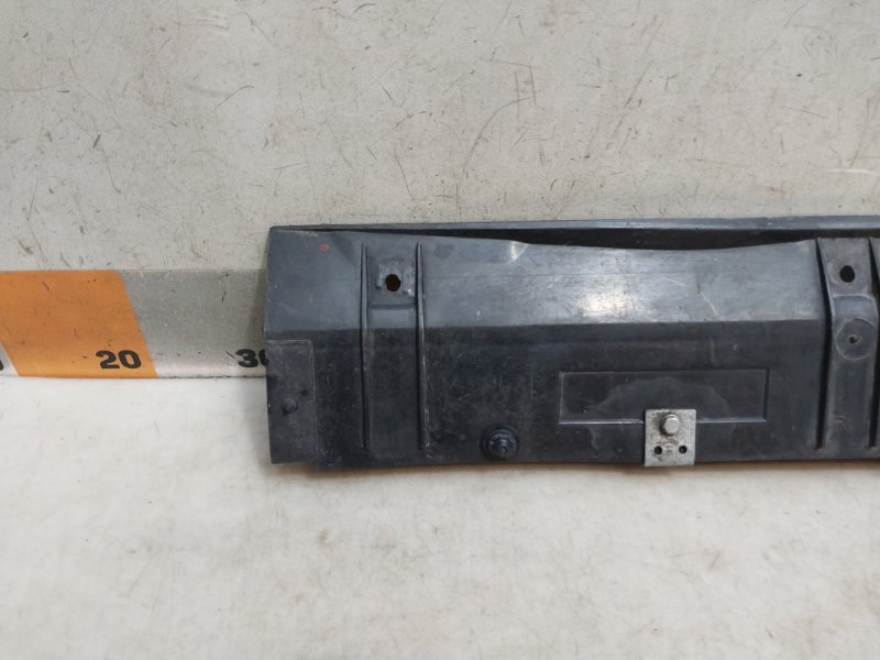 Кожух замка капота