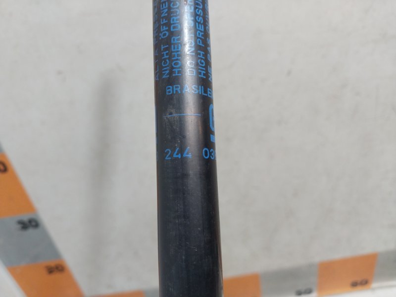 Амортизатор двери багажника