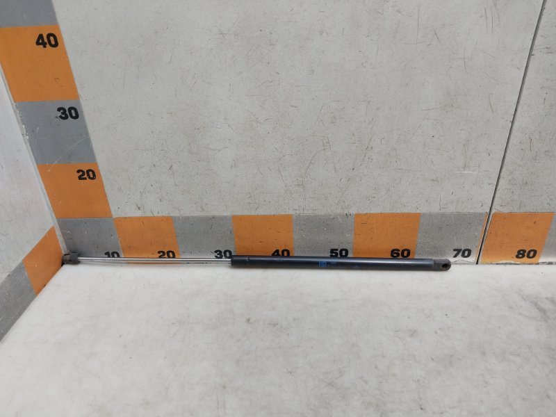 Амортизатор двери багажника