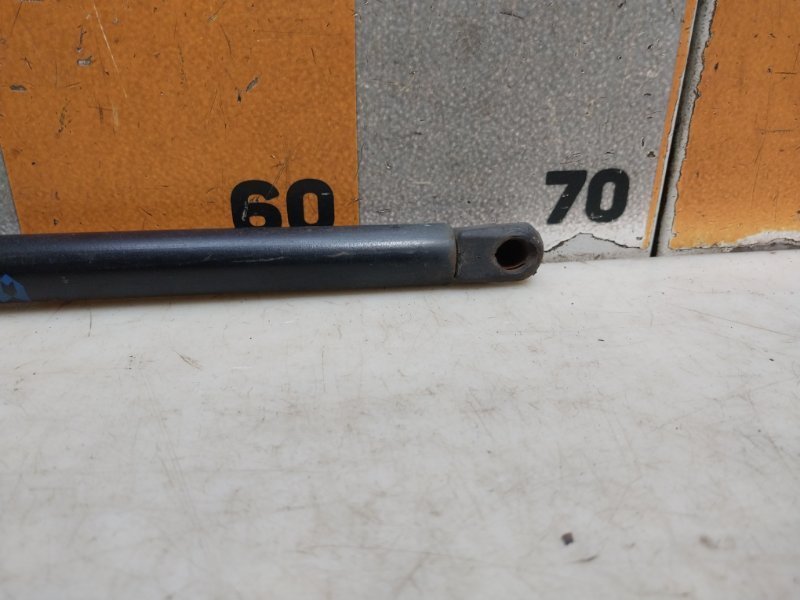 Амортизатор двери багажника