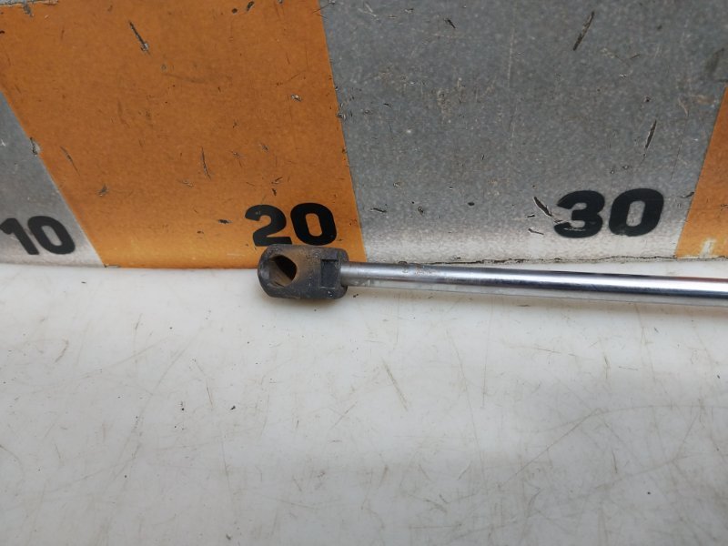 Амортизатор двери багажника