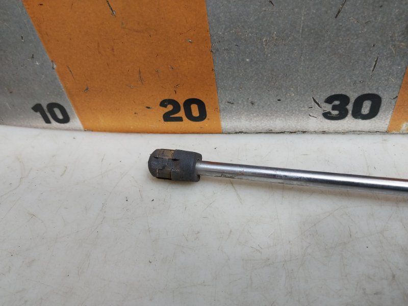 Амортизатор двери багажника