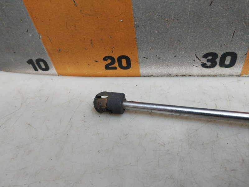 Амортизатор двери багажника