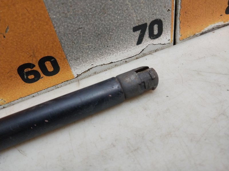 Амортизатор двери багажника