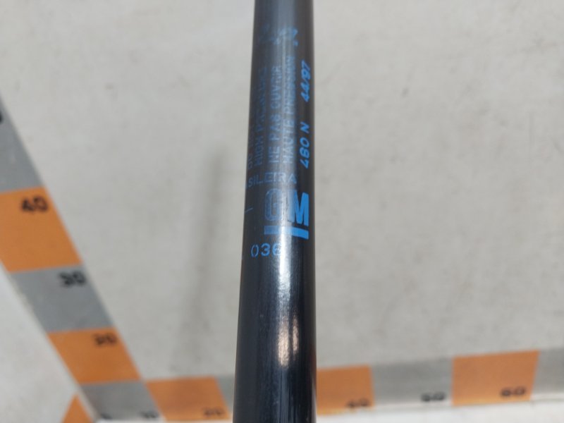 Амортизатор двери багажника