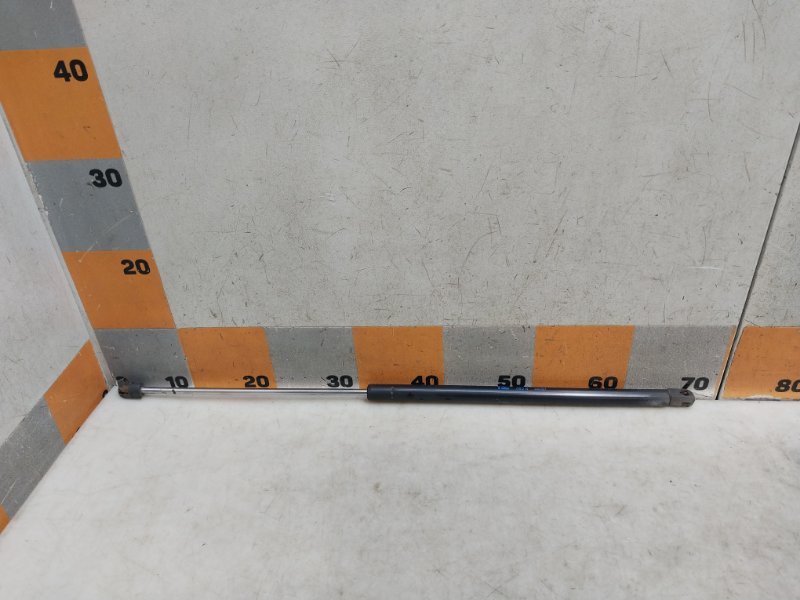 Амортизатор двери багажника