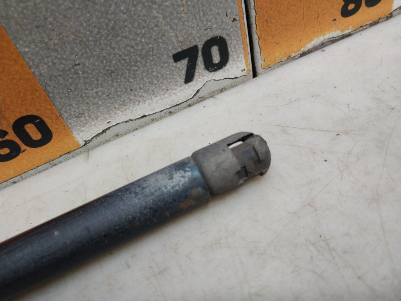 Амортизатор двери багажника