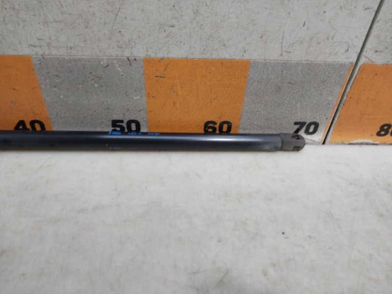 Амортизатор двери багажника