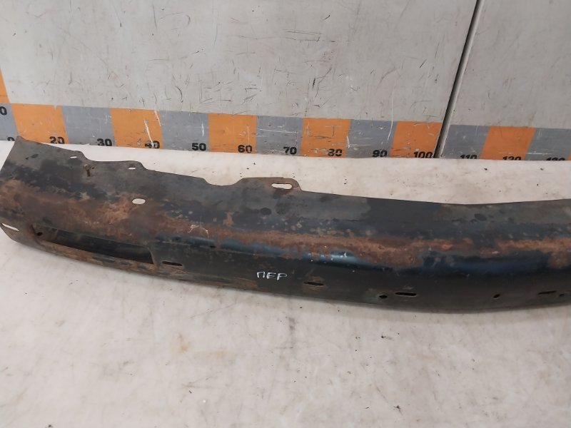 Усилитель переднего бампера