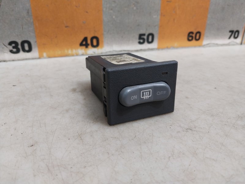 Кнопка обогрева заднего стекла