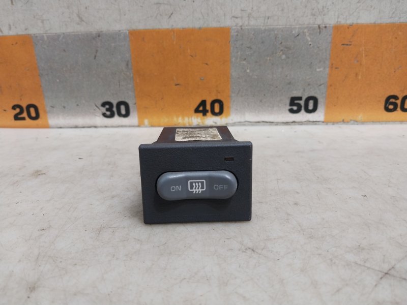 Кнопка обогрева заднего стекла