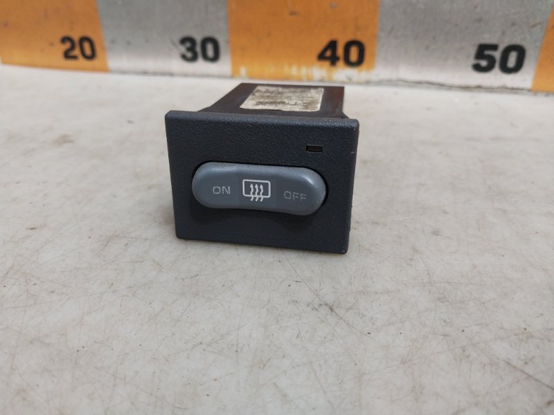 Кнопка обогрева заднего стекла