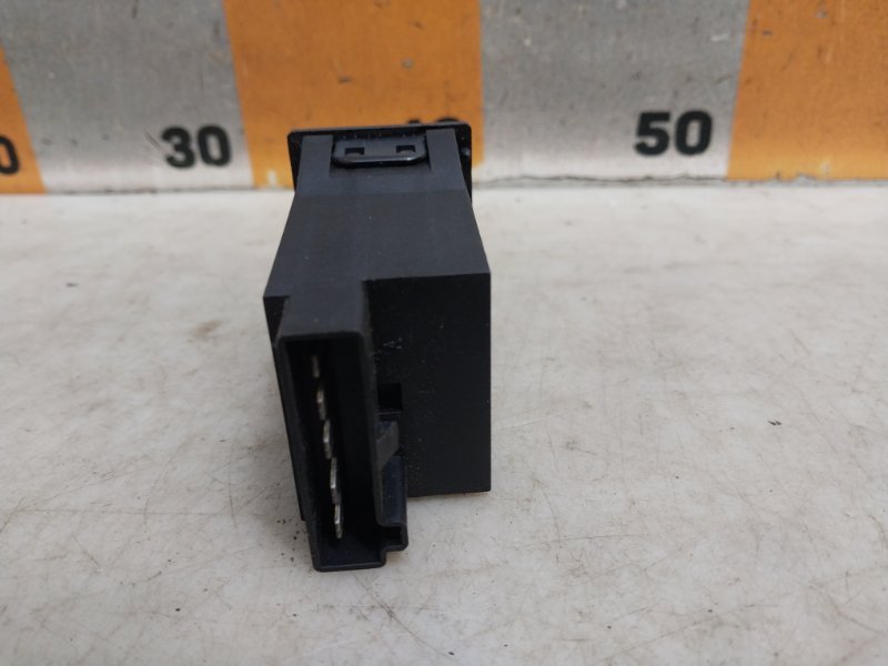 Кнопка обогрева заднего стекла