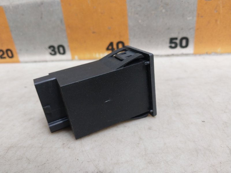 Кнопка обогрева заднего стекла