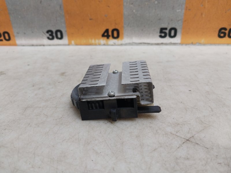 Кнопка корректора фар