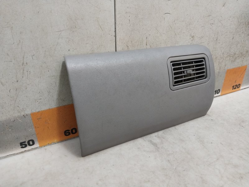 Крышка бардачка