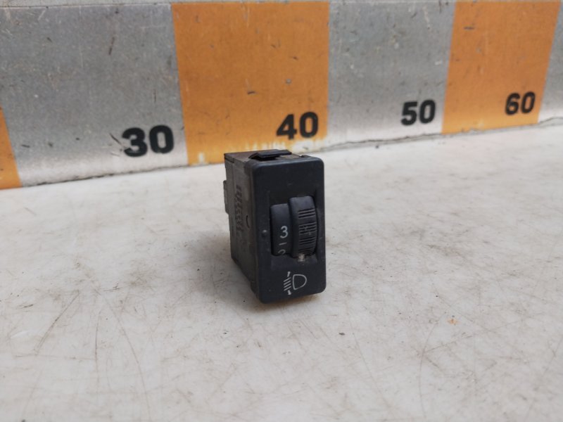 Кнопка корректора фар