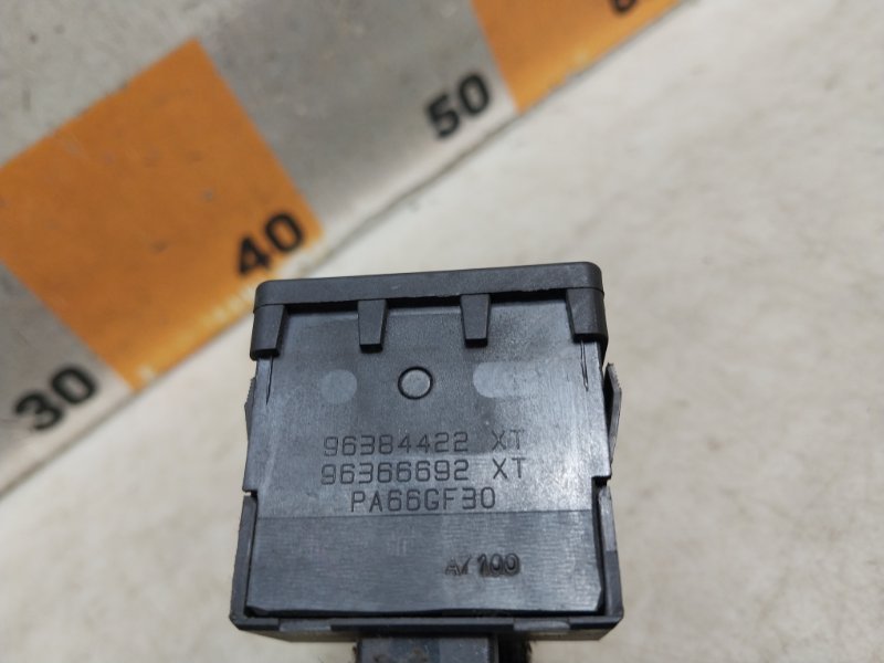 Кнопка корректора фар