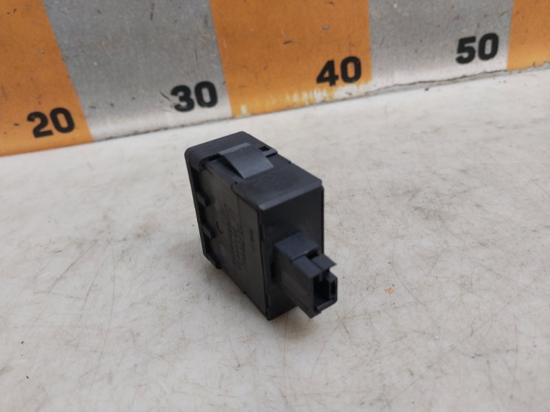 Кнопка корректора фар