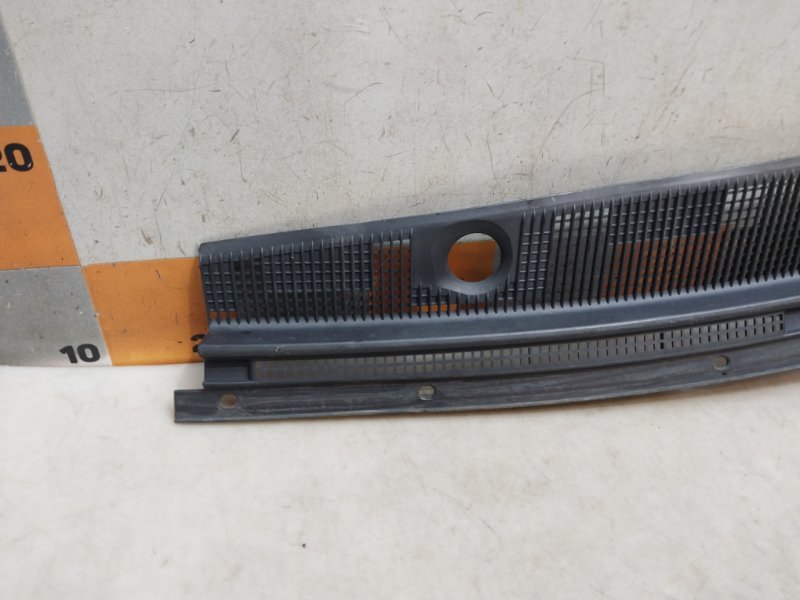 Планка под лобовое стекло