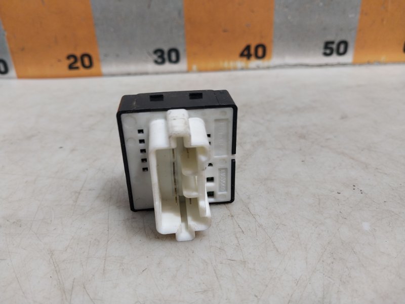 Кнопка регулировки зеркала