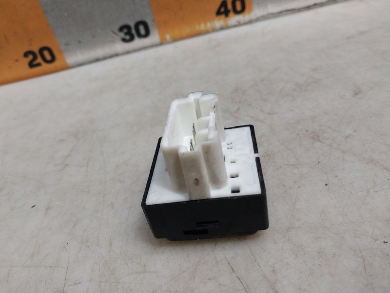 Кнопка регулировки зеркала